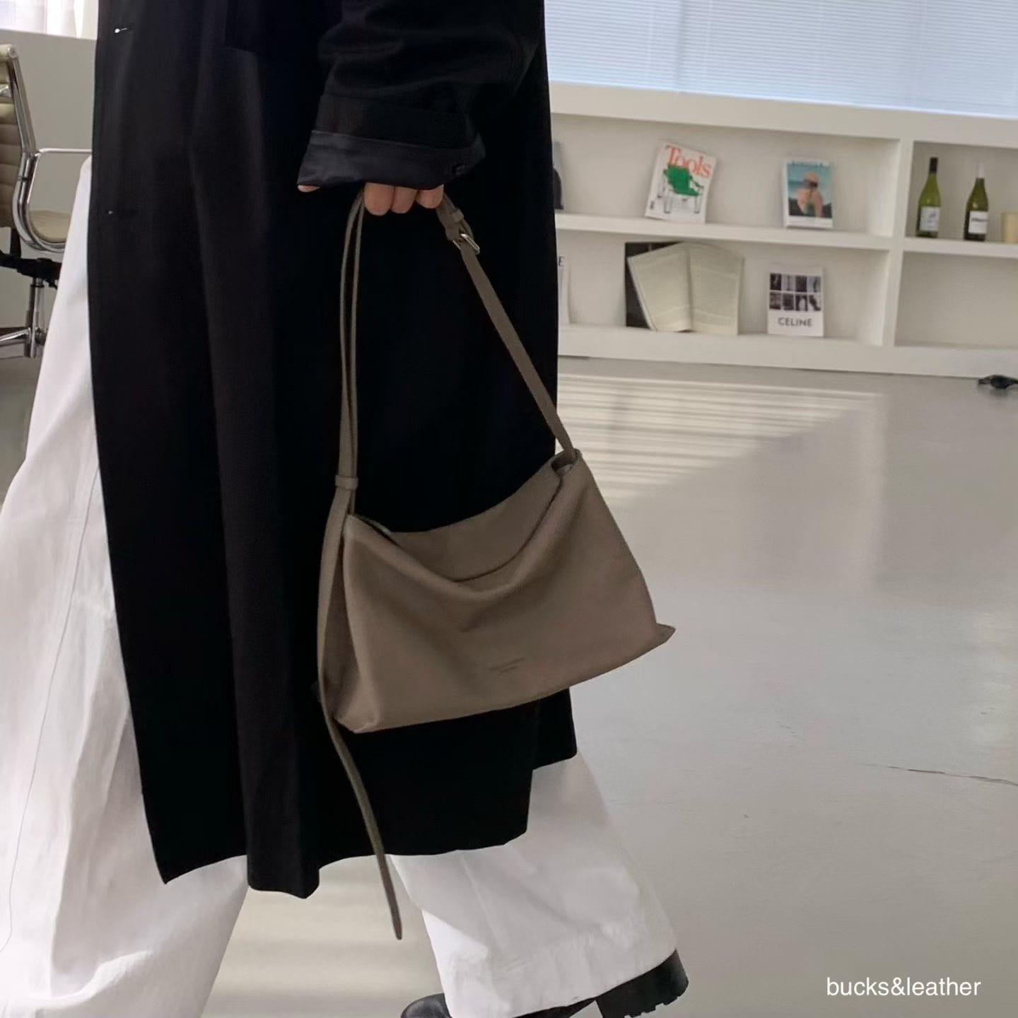 IMG_3576 Bucks and Leather Magnetic Bag (Large) - Image 1