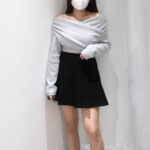 Queen's Off-shoulder Knit