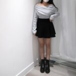 Queen's Off-shoulder Knit - Image 13