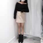 Queen's Off-shoulder Knit - Image 24