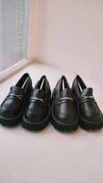 COMEBACK!! Gold Chained Loafers - Image 5