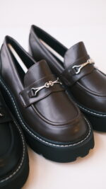 COMEBACK!! Gold Chained Loafers - Image 8