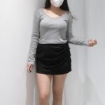 Basic V-neck Crop Tee - Image 2