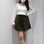 Basic V-neck Crop Tee - Image 8