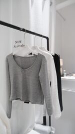 Basic V-neck Crop Tee - Image 11