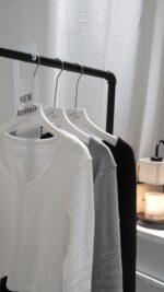 Basic V-neck Crop Tee - Image 12