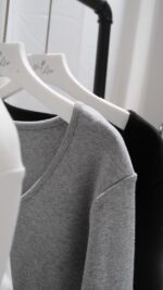 Basic V-neck Crop Tee - Image 13