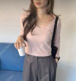 Basic V-neck Crop Tee - Image 15