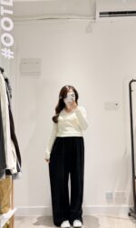 Flipped V-Knit Top - Image 17