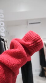 Mochi Vneck Basic Knit - Image 3