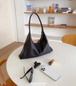 Grained Sleek Traingular Bag - Image 4