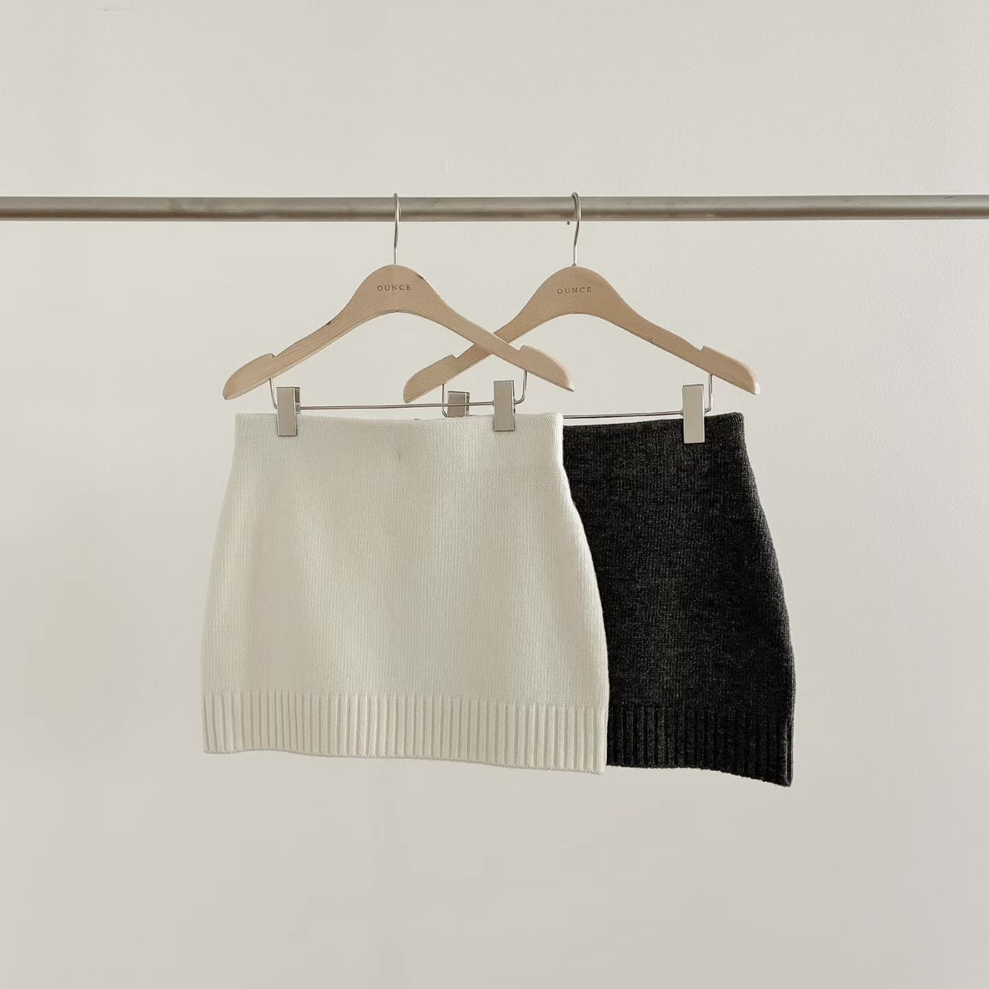 26FEBBTTM005_01 OUNCE Serin Knit Skirt - Image 1