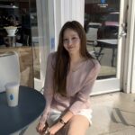 OUNCE V-Neck Rib Knit Top