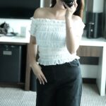 Ruffle Offshoulder Top - Image 4
